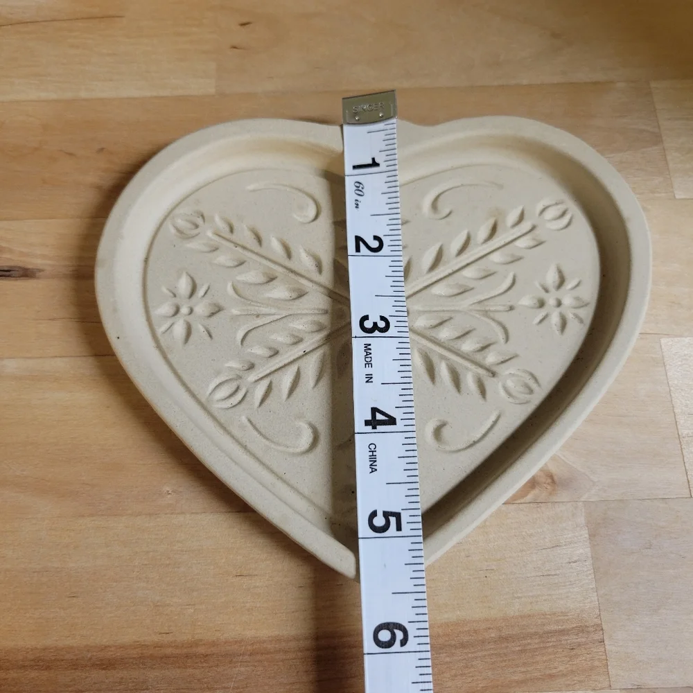 Pampered Chef 2000 Anniversary Heart Cookie Mold Family Heritage Stoneware